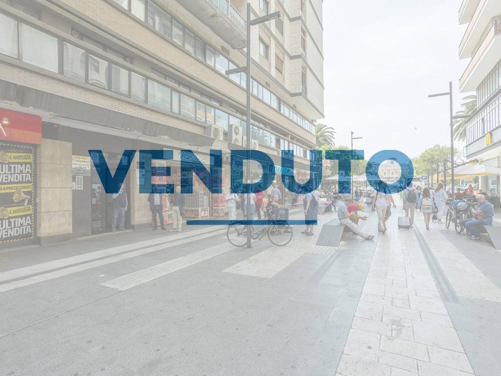 ufficio in vendita a Bari in zona Murat