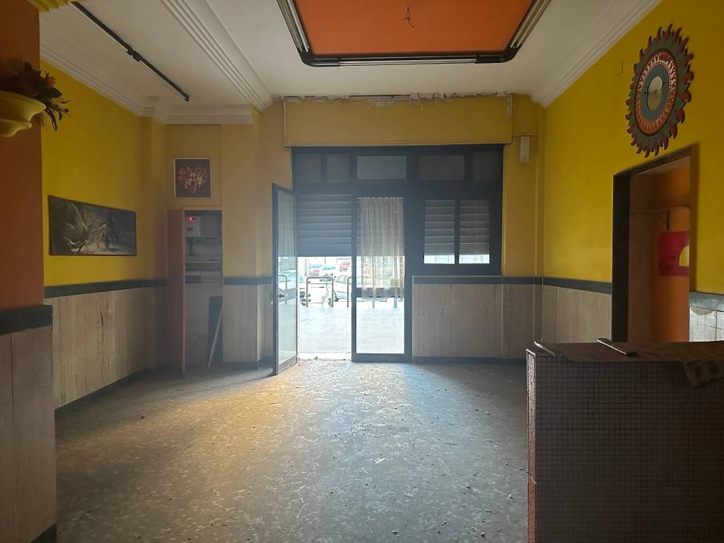 negozio in vendita a Bari in zona Marconi