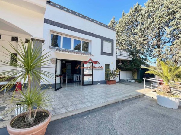 locale commerciale in vendita a Bari in zona Loseto