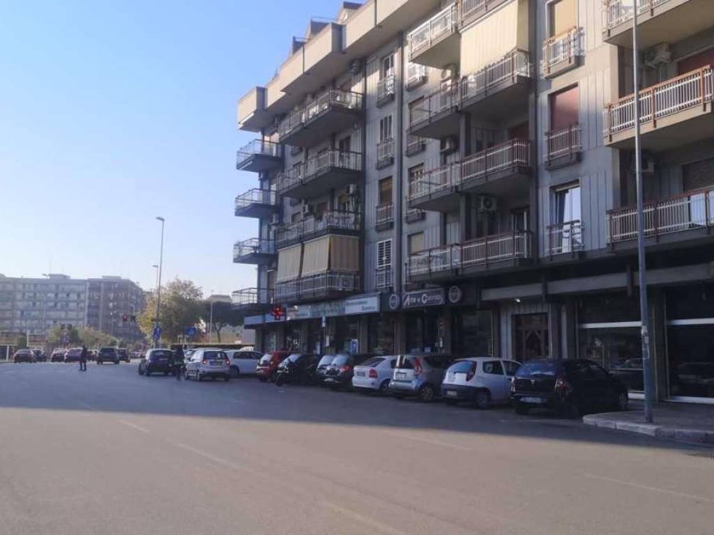 locale commerciale in vendita a Bari in zona Picone