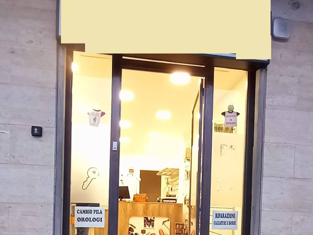 locale commerciale in vendita a Bari in zona Poggiofranco