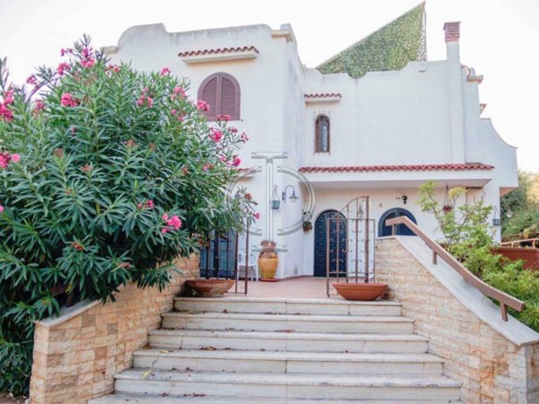 casa indipendente in vendita a Bari in zona Carbonara