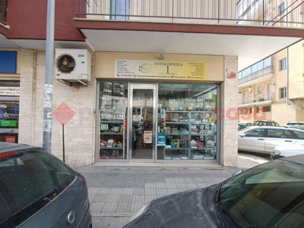 negozio in vendita a Bari in zona Mungivacca