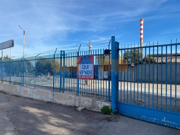 capannone in vendita a Bari in zona Stanic