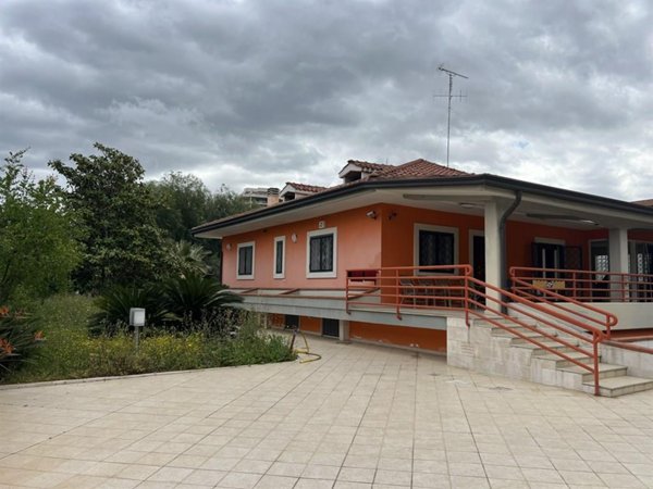 casa indipendente in vendita a Bari in zona Poggiofranco