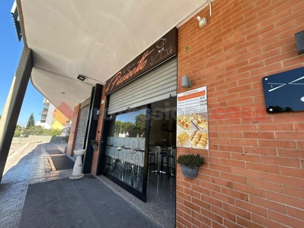 negozio in vendita a Bari in zona San Girolamo