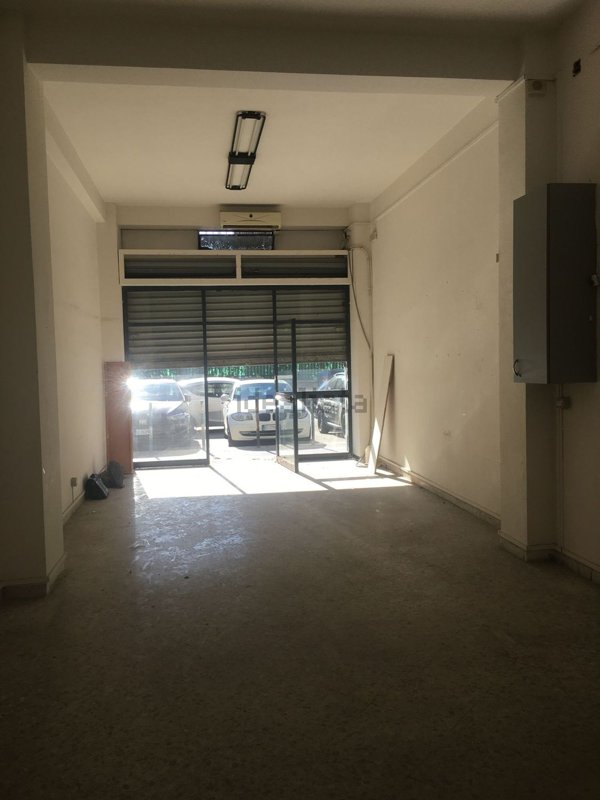 locale commerciale in vendita a Bari in zona Poggiofranco