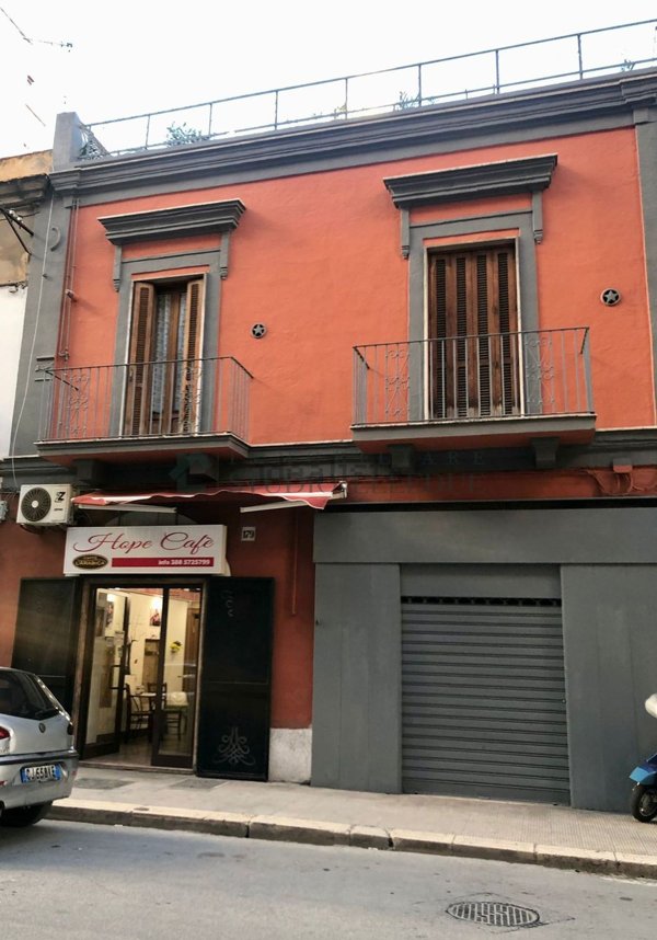 locale commerciale in vendita a Bari in zona Libertà