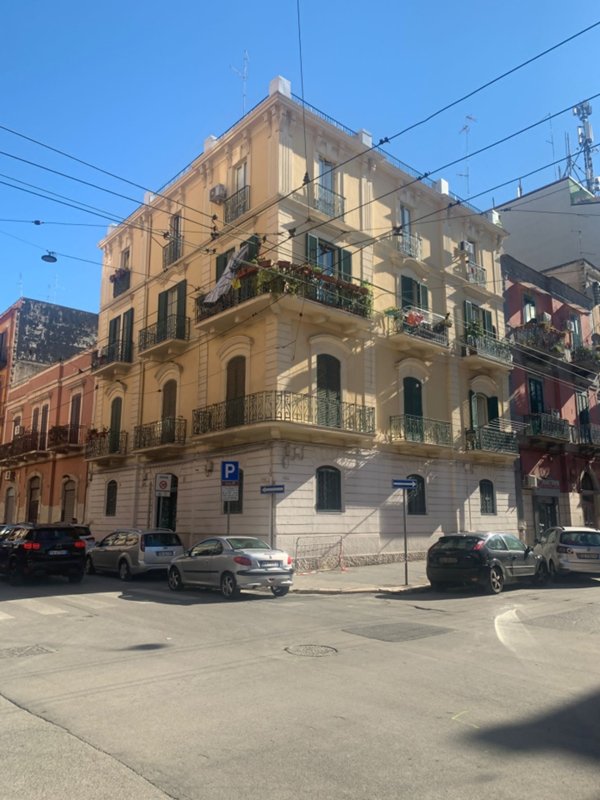 negozio in vendita a Bari in zona Libertà