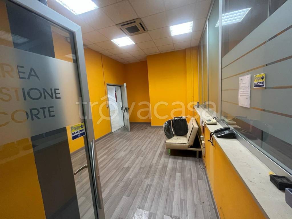 locale commerciale in vendita a Bari in zona Carbonara