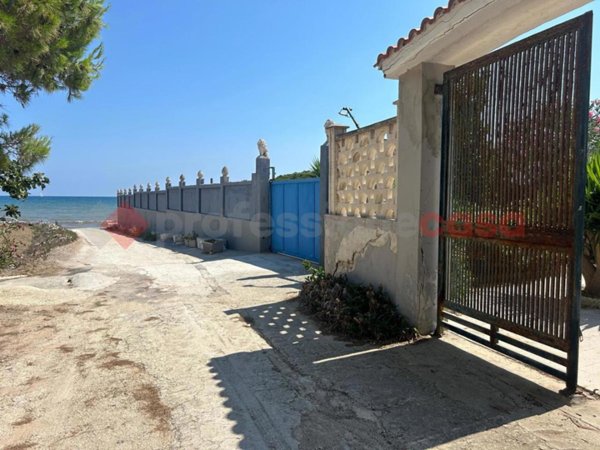 casa indipendente in vendita a Bari in zona Fesca