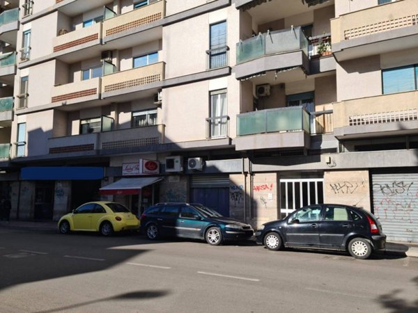 negozio in vendita a Bari in zona Carrassi