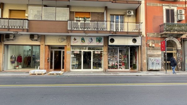 locale commerciale in vendita a Bari in zona Libertà