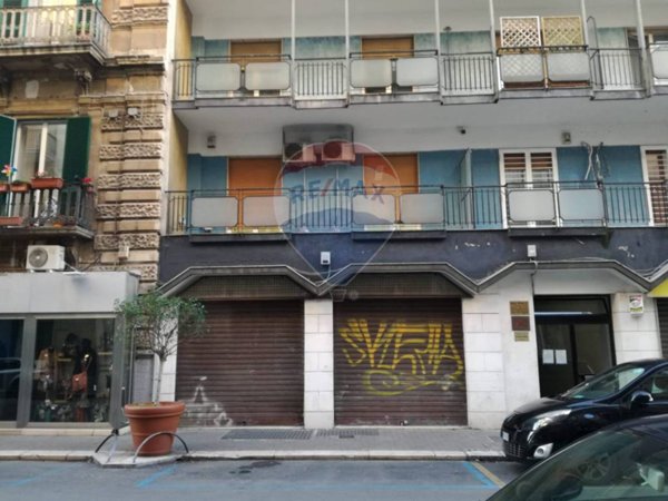 negozio in vendita a Bari in zona Murat