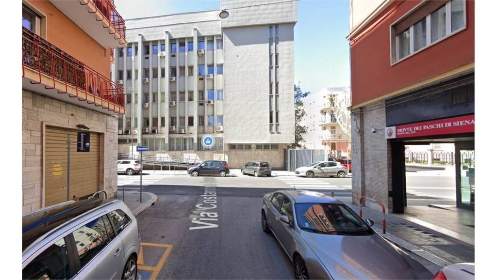 negozio in vendita a Bari in zona Libertà
