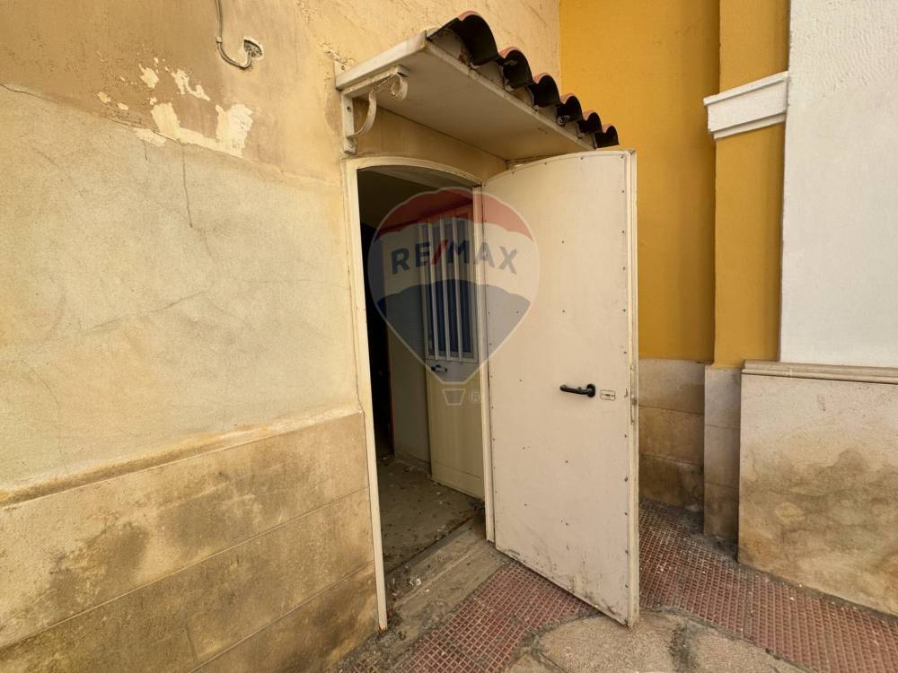 locale commerciale in vendita a Bari