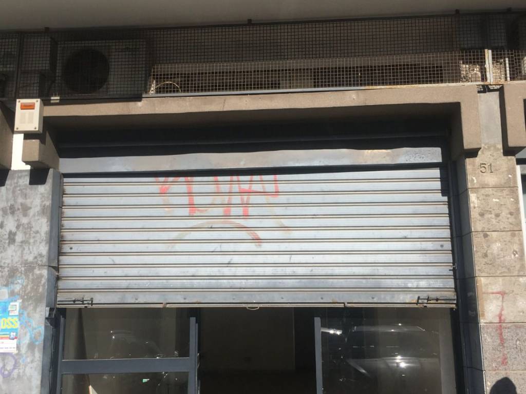 negozio in vendita a Bari in zona Poggiofranco