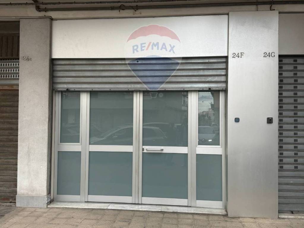 locale commerciale in vendita a Bari in zona Libertà
