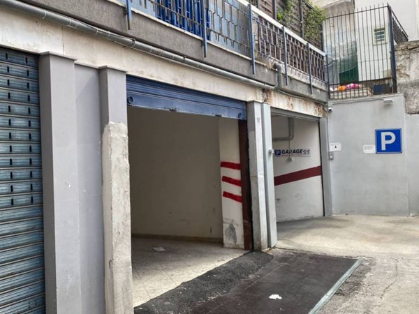 locale commerciale in vendita a Bari in zona Picone