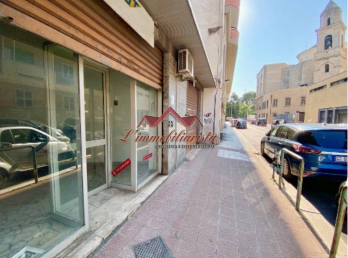 negozio in vendita a Bari in zona Murat
