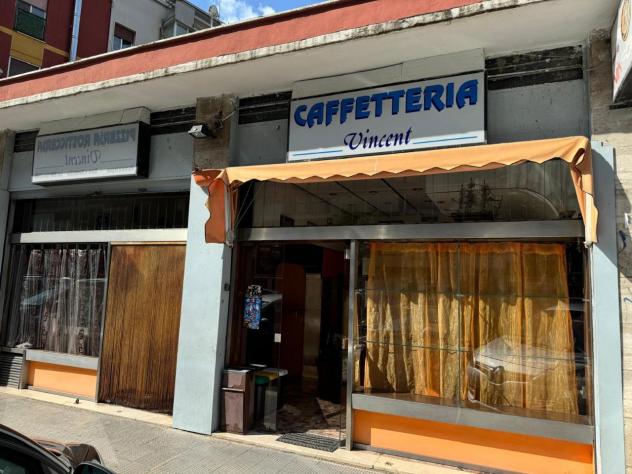 negozio in vendita a Bari in zona Picone
