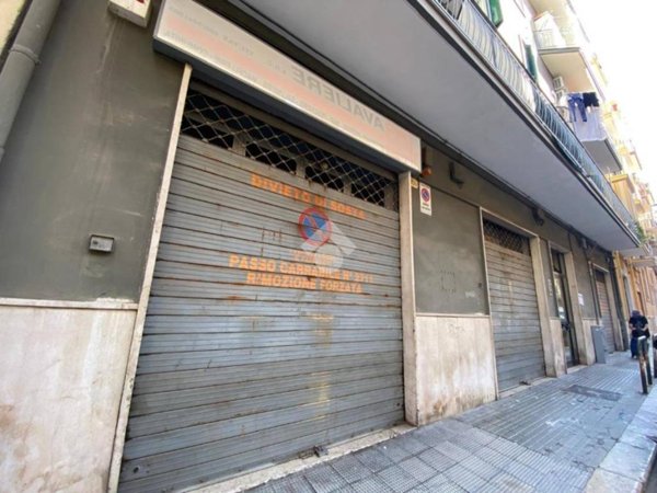locale commerciale in vendita a Bari in zona Poggiofranco