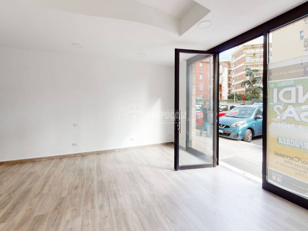 negozio in vendita a Bari in zona Poggiofranco