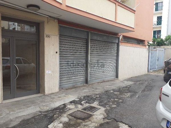 ufficio in vendita a Bari in zona Picone