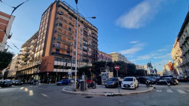 negozio in vendita a Bari in zona Murat