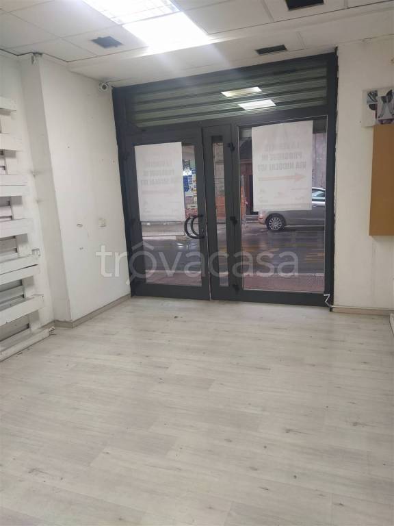 negozio in vendita a Bari in zona Murat