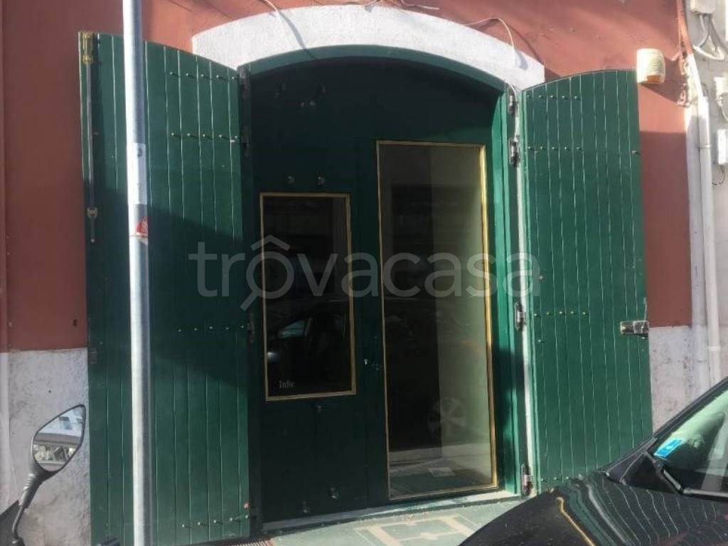 negozio in vendita a Bari in zona Murat