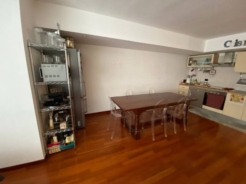 ufficio in vendita a Bari in zona Murat