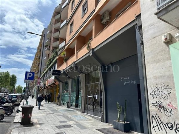 locale commerciale in vendita a Bari in zona Carrassi