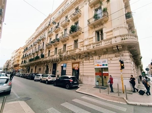 locale commerciale in vendita a Bari