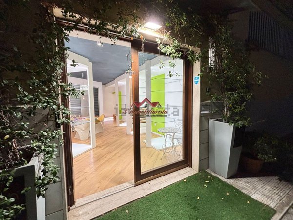 locale commerciale in vendita a Bari in zona Picone