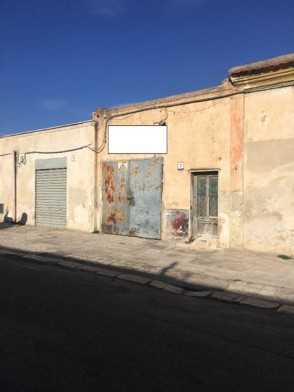 locale di sgombero in vendita a Bari in zona Poggiofranco