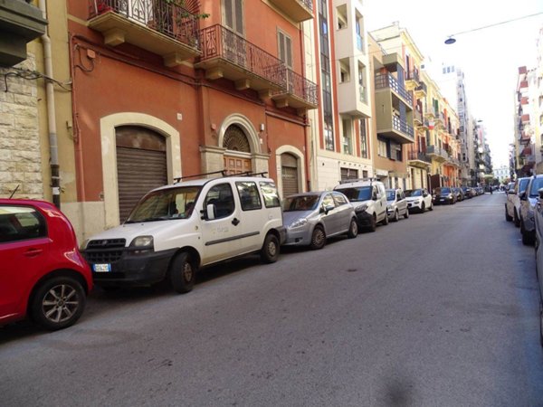 negozio in vendita a Bari in zona Murat