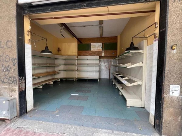 negozio in vendita a Bari in zona Stanic