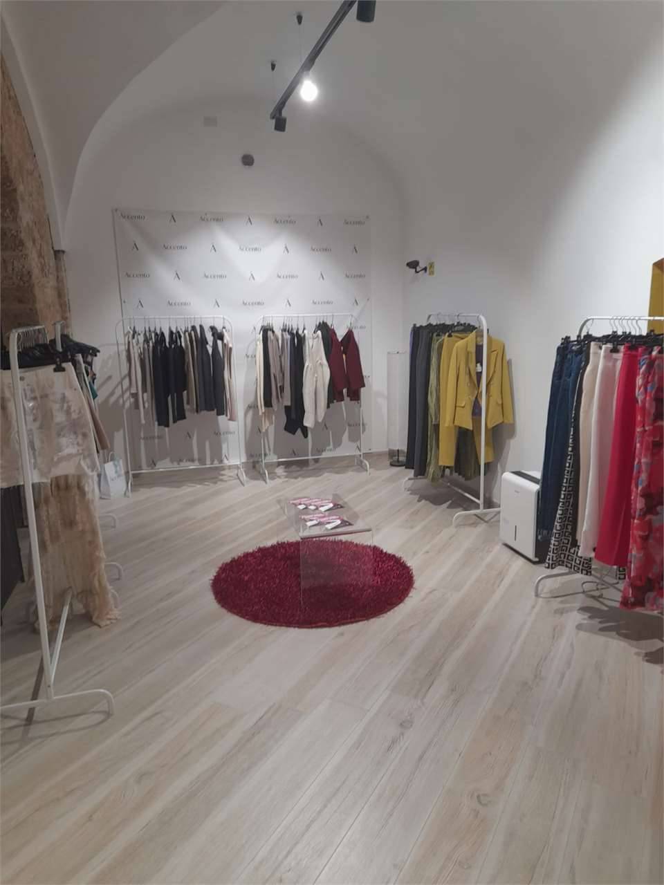 locale commerciale in vendita a Bari in zona Santo Spirito