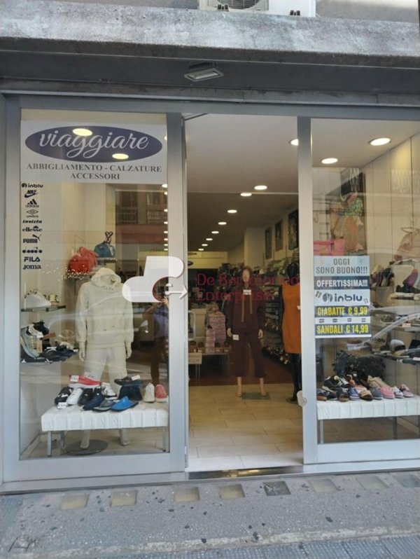 negozio in vendita a Bari in zona Murat