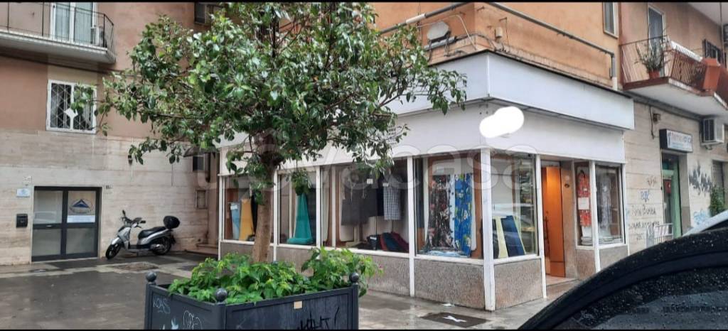 locale commerciale in vendita a Bari in zona Carrassi