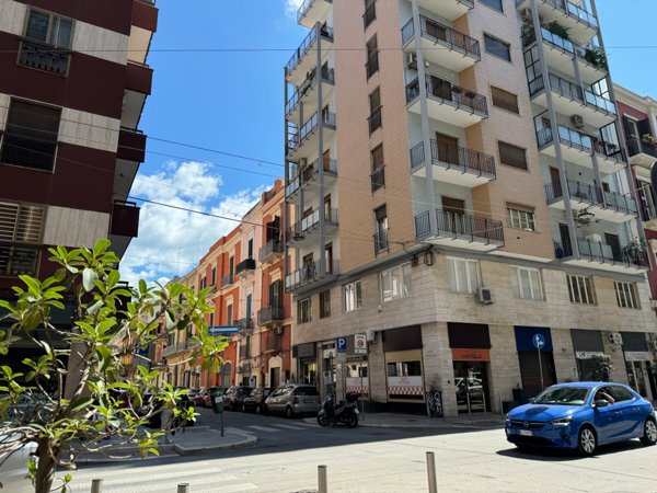 ufficio in vendita a Bari in zona Murat