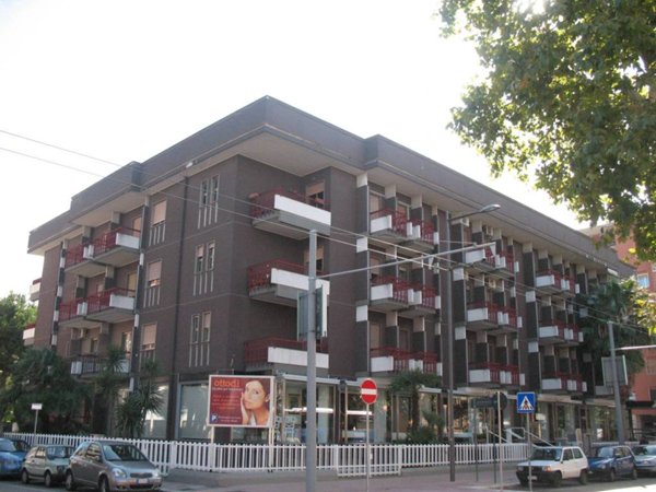 ufficio in vendita a Bari in zona Carrassi
