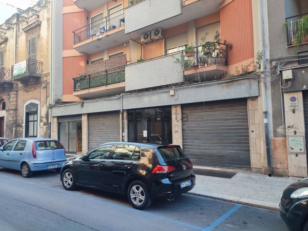 locale commerciale in vendita a Bari in zona Libertà