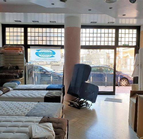 negozio in vendita a Bari in zona Libertà