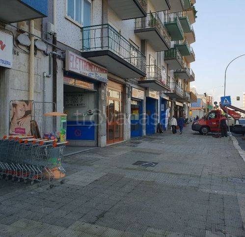 negozio in vendita a Bari in zona Libertà