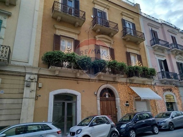 locale commerciale in vendita a Bari in zona Murat