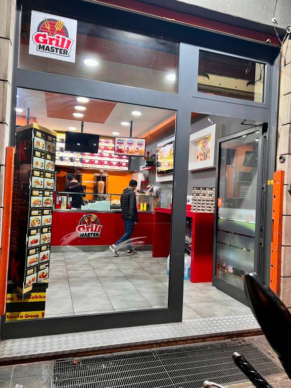 negozio in vendita a Bari in zona Murat