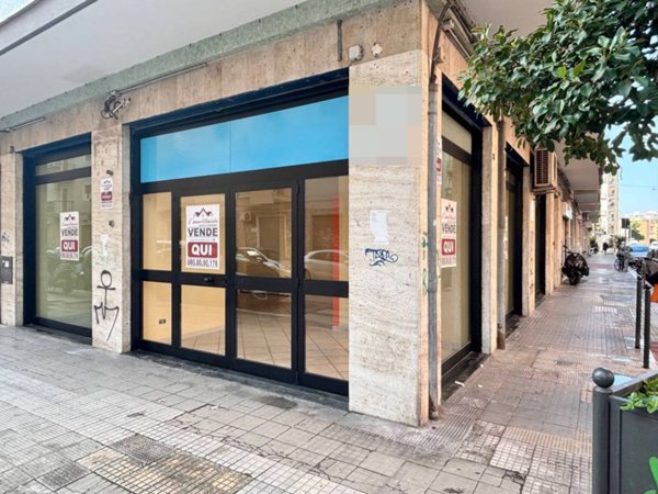negozio in vendita a Bari in zona Carrassi