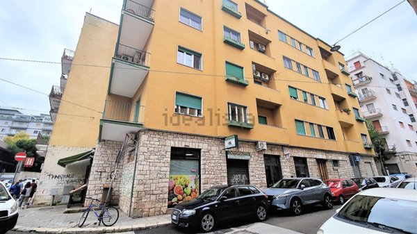 locale commerciale in vendita a Bari in zona Carrassi